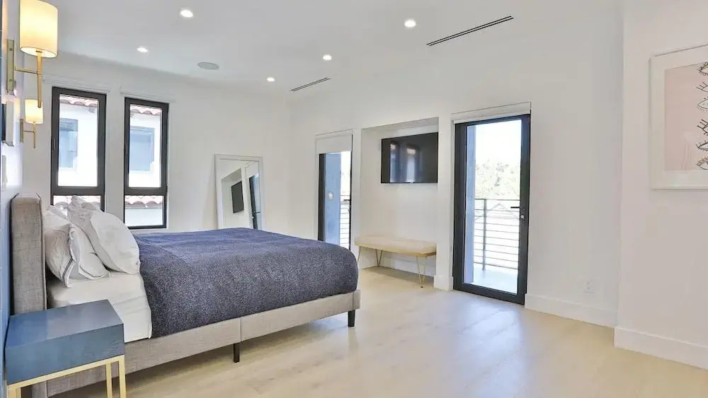 Spacious 5 Bedroom West Hollywood Home With Pool