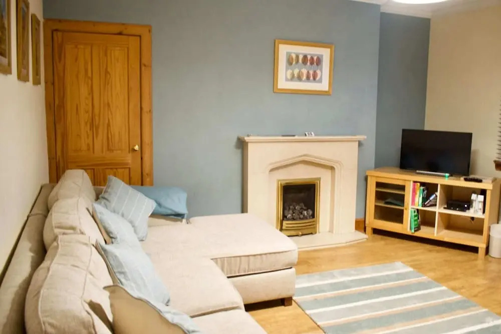 Newly Refurbed Home With Free Parking