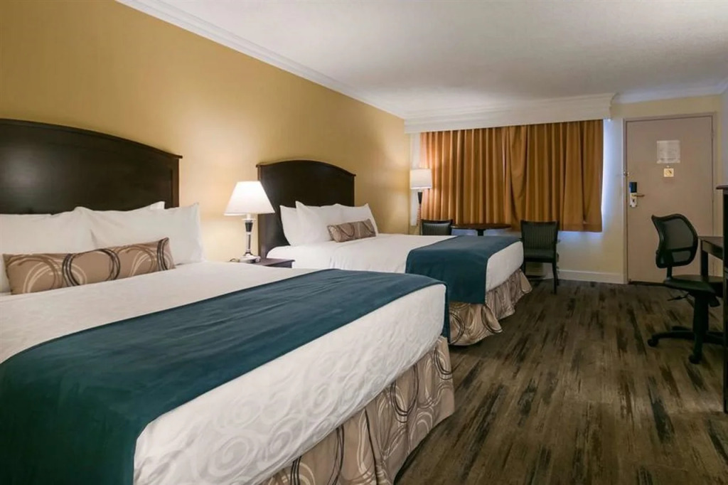 Best Western PLUS Burnaby Hotel