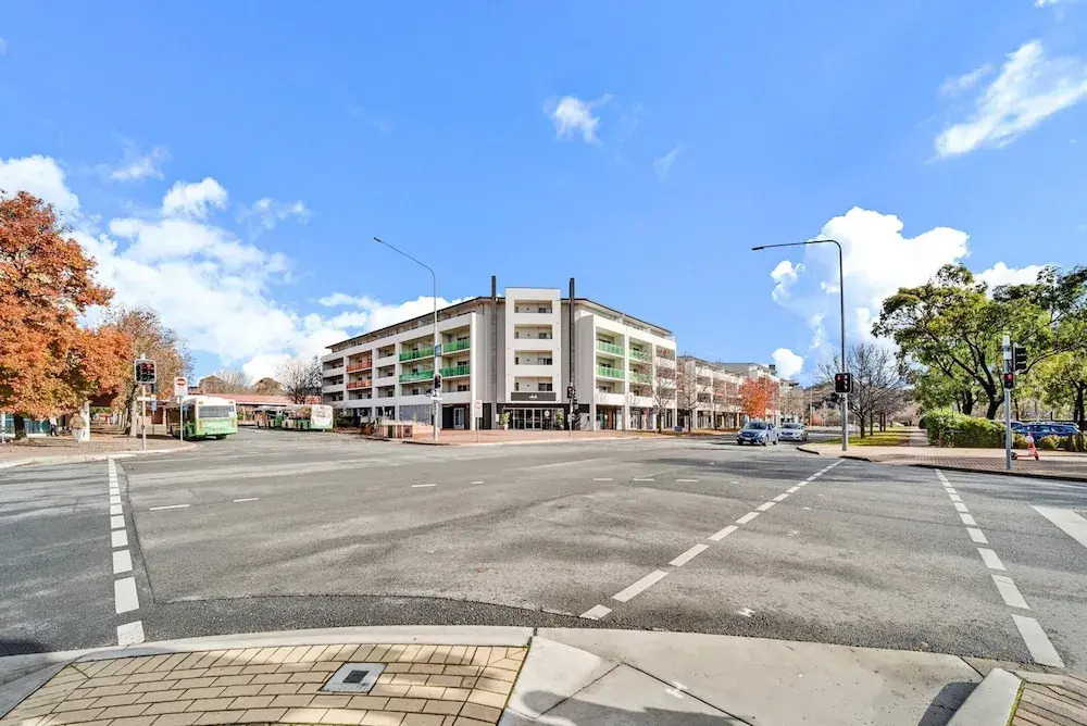 Lakeside 1-bed With A/c, Parking & Balcony