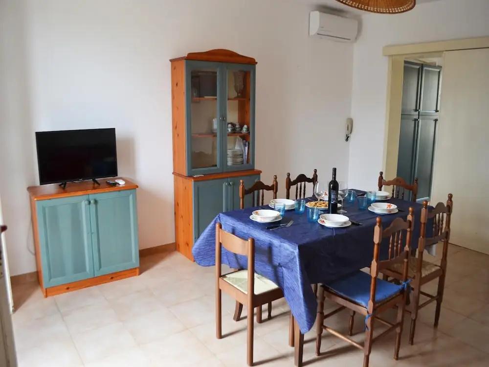 Cosy Apartment Near The Beach With Balcony - Pets Allowed