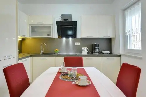 Apartments Elviana