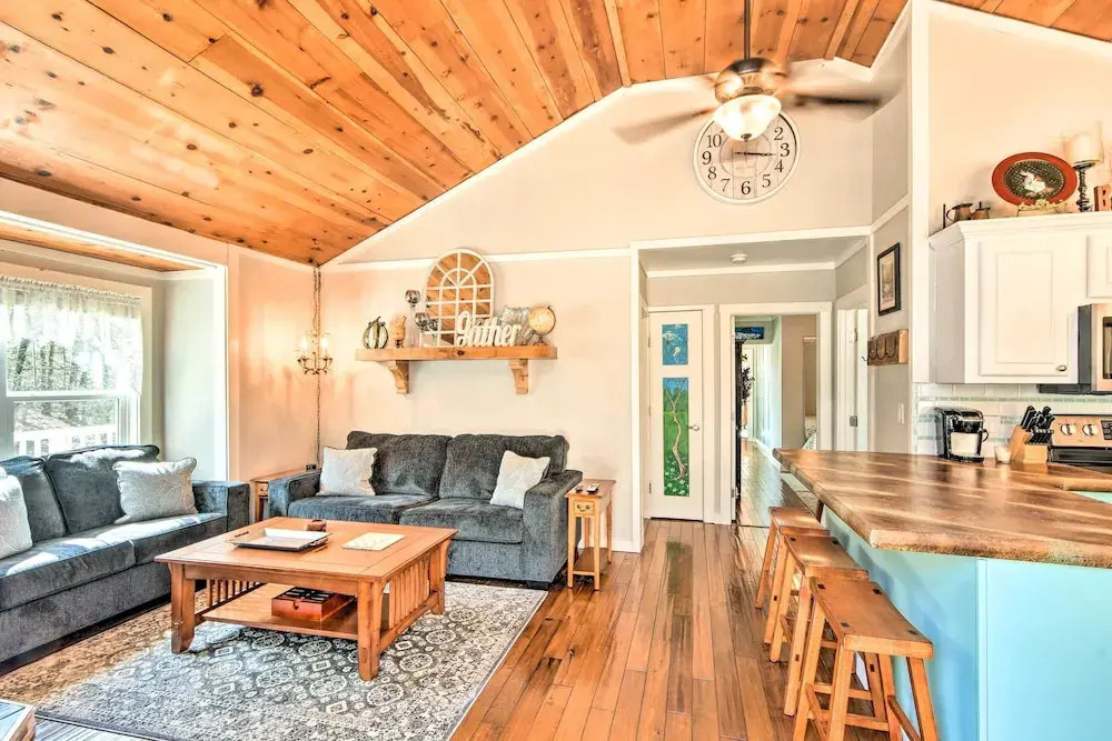 Hot Tub, Fire Pit: Family-friendly Murphy Home