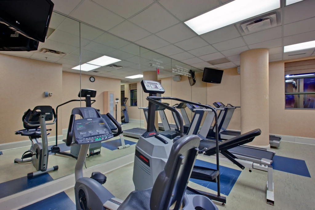 Holiday Inn & Suites Ottawa Kanata by IHG