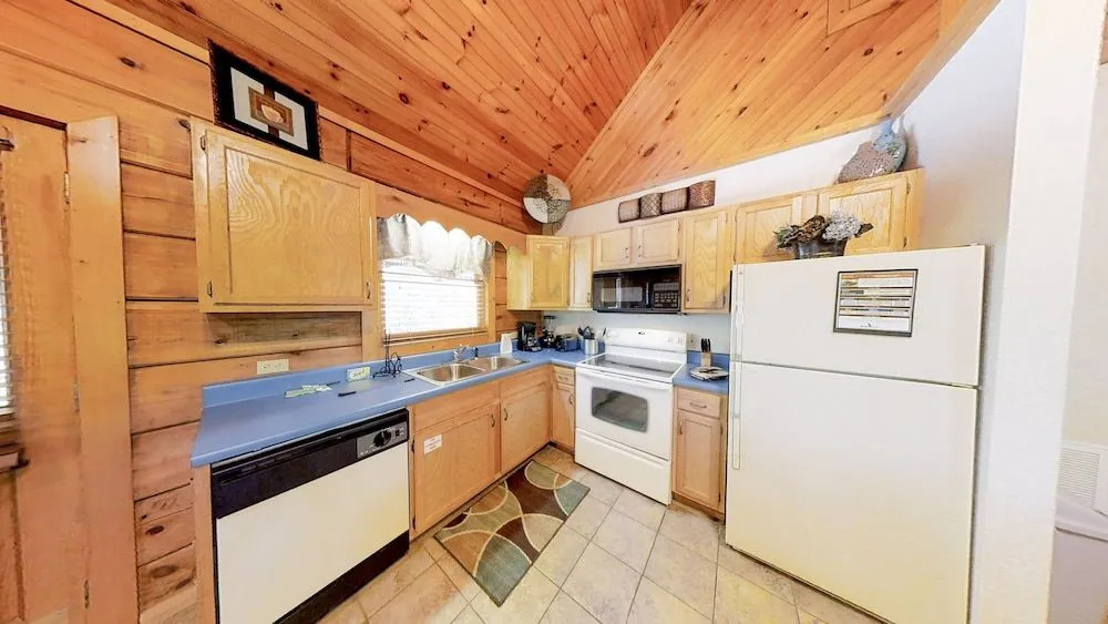 Cabin Fever - 1 Br cabin by RedAwning