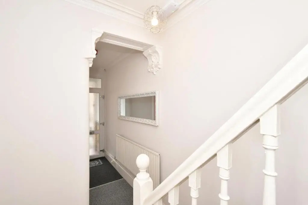 Wistaston House by YourStays 5 Bedroom House with TV in each room