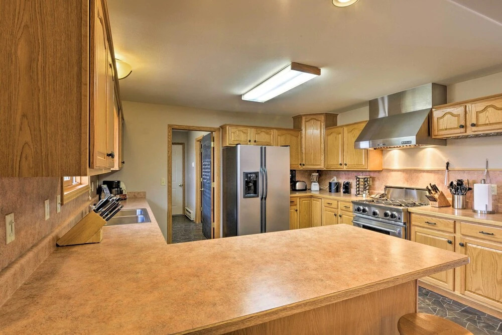 Buena Vista Retreat: 7 Acres & Panoramic Views