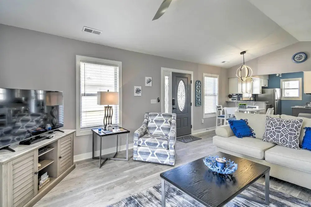 Updated Myrtle Beach Cottage w/ Shared Pool!