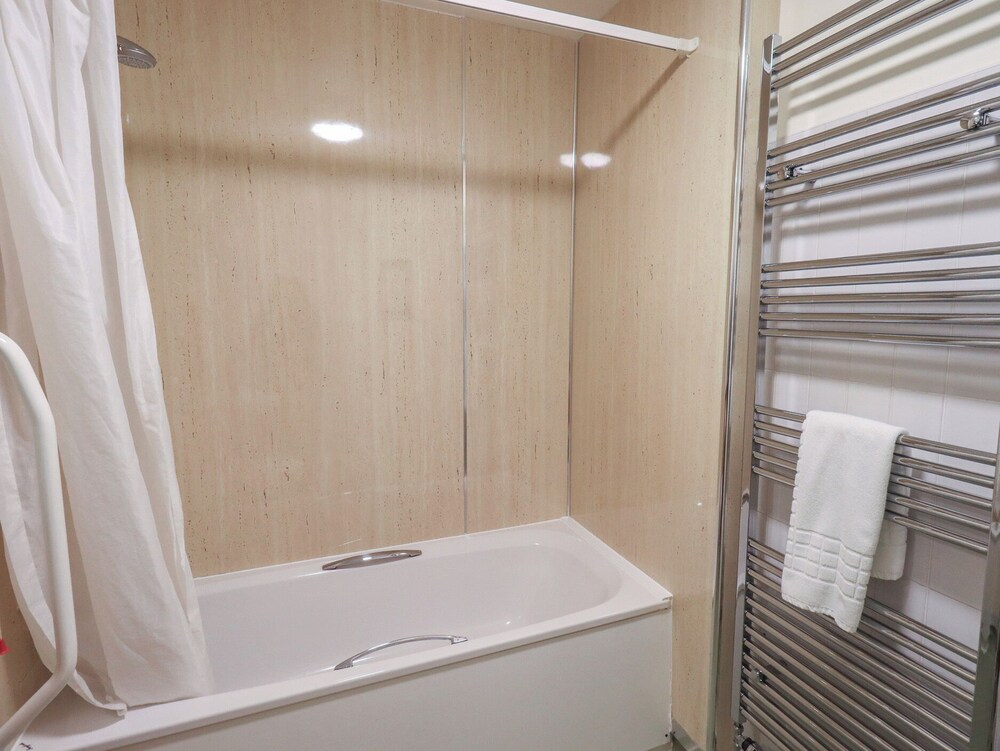 Jubilee First-floor King-size Bedroom