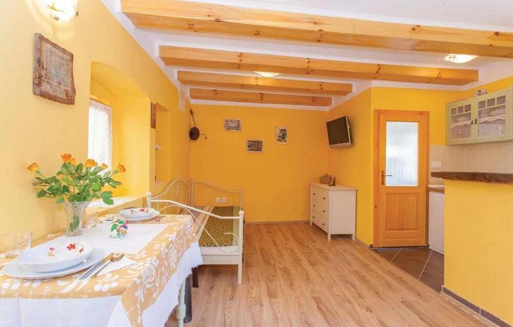 Beautiful Apartment in Omisalj With 1 Bedrooms