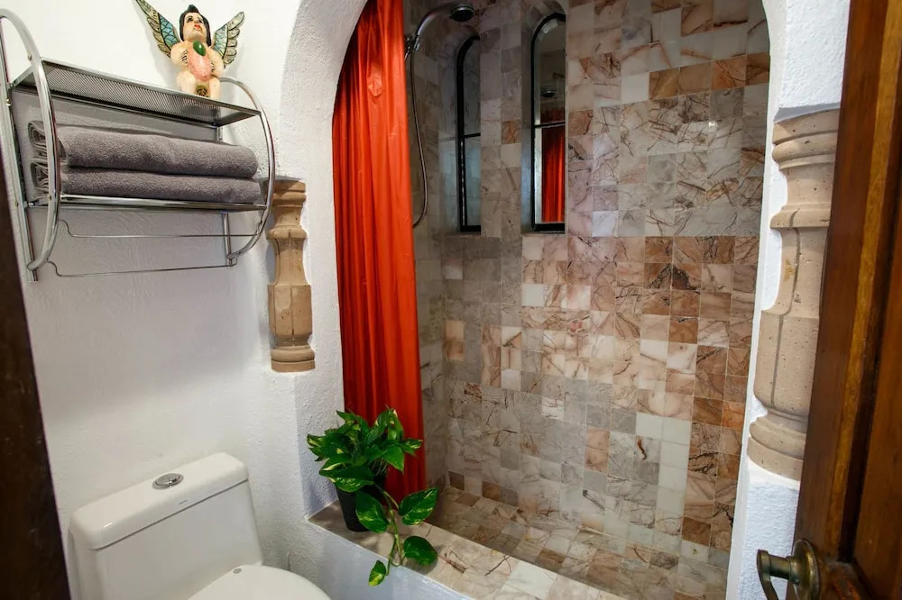 Casa Loma Old Town 3 BR by Casago