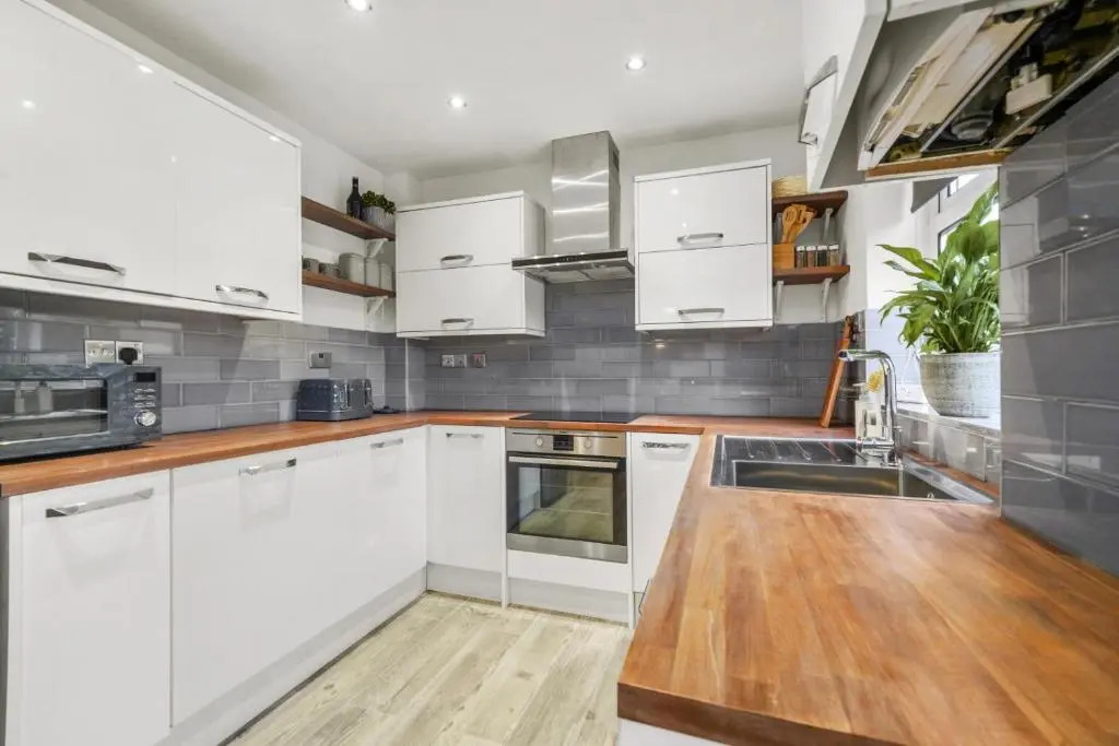 Stunning 2-bedroom house with free parking & WiFi