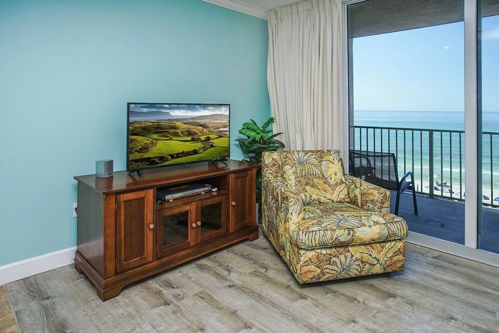 Tidewater 313 213334 by RedAwning