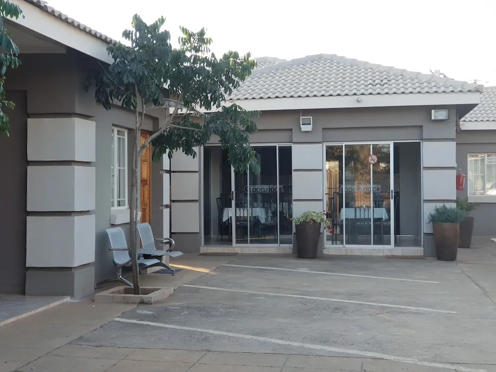 Kalahari Sands Guest Lodge