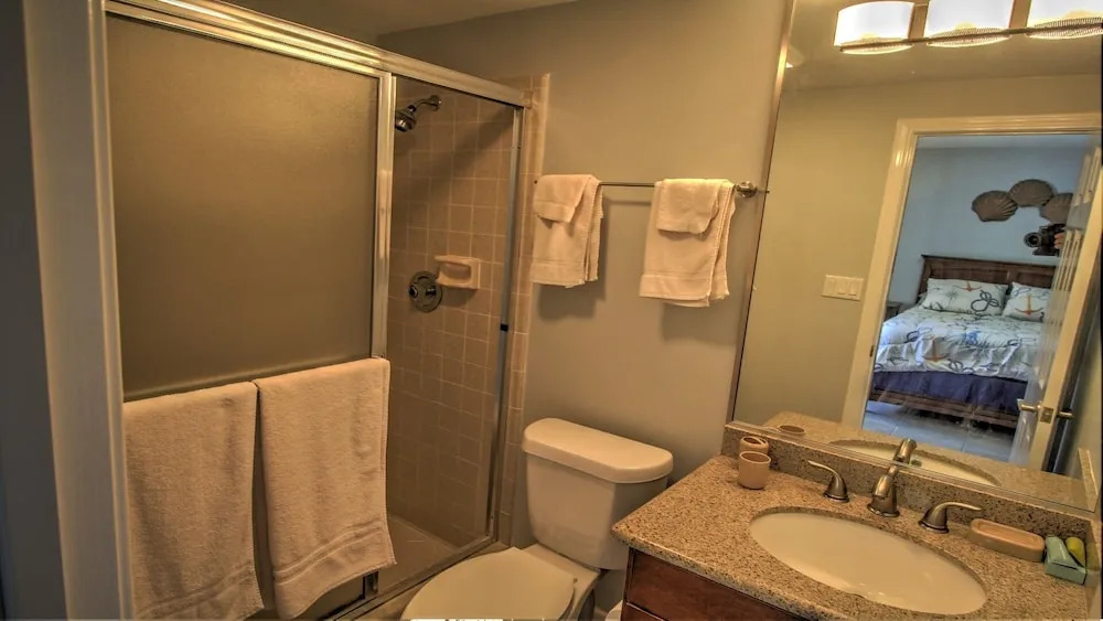 112 E. Cora Lee Townhouse 3 Bedrooms 3 Bathrooms Townhouse