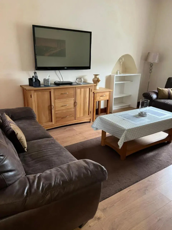 4 Bed Bungalow Near Airport