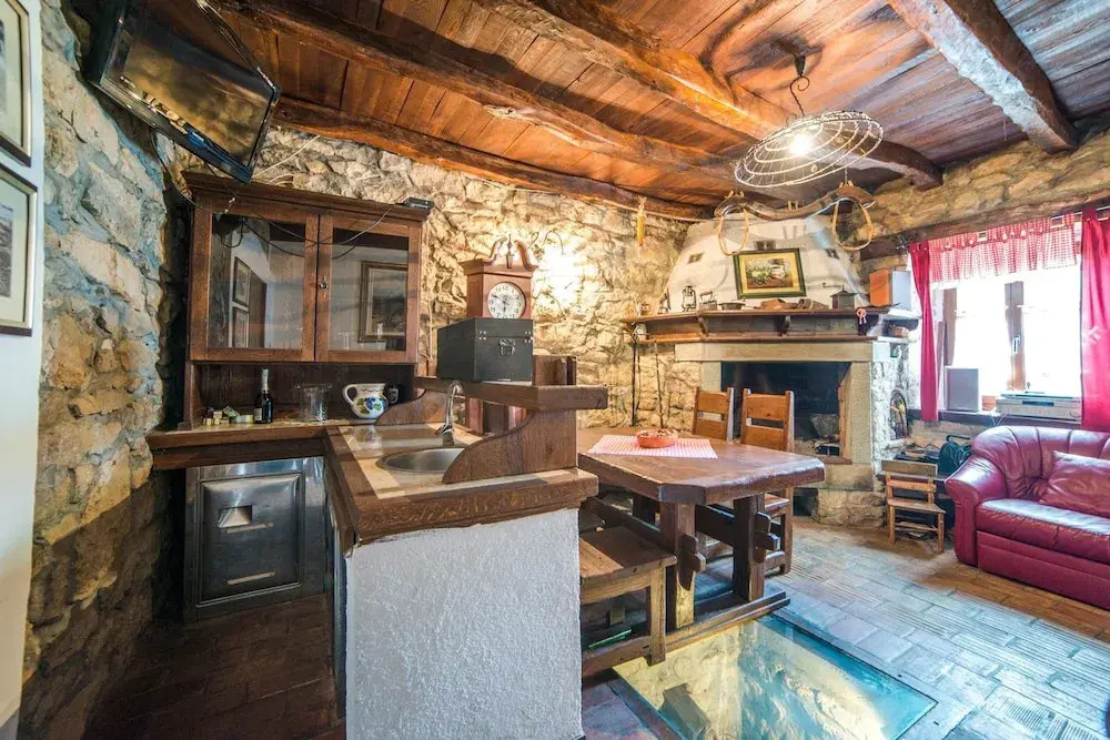 Beautiful Villa Ida & Mirko with pool in Buzet