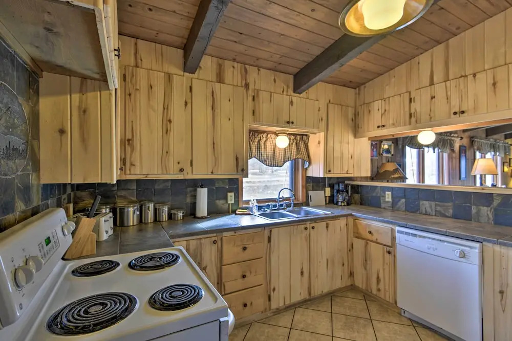 Cabin by Rio Grande - 19 Mi to Wolf Creek!