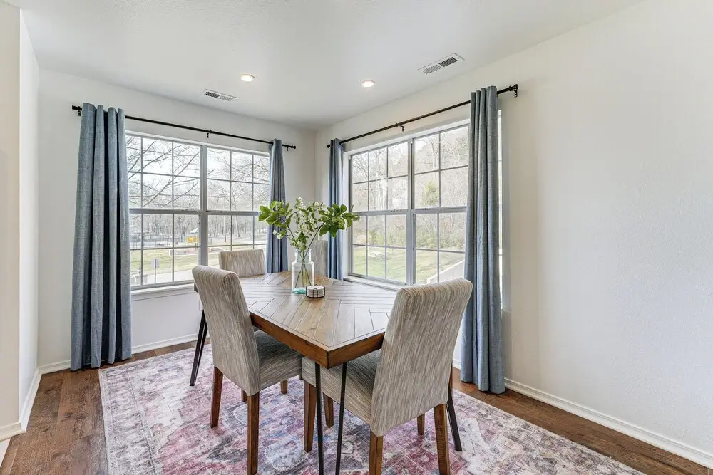 Sunroom, Fireplace: Lakefront Branson Condo