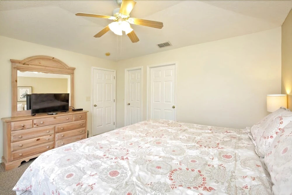Cozy and Charming Gated Family Style Home w Pool