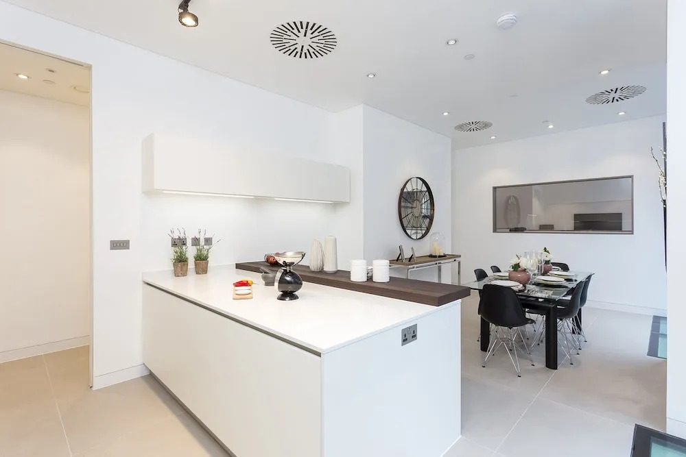 Urban Chic - Chiltern and Baker