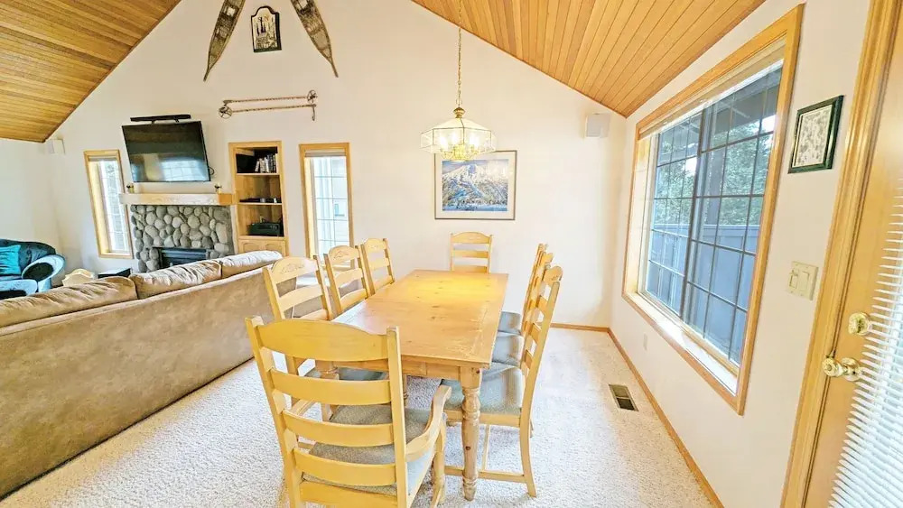 Snowshoe Inn-pyramid Mtn 7 3 Bedroom Home