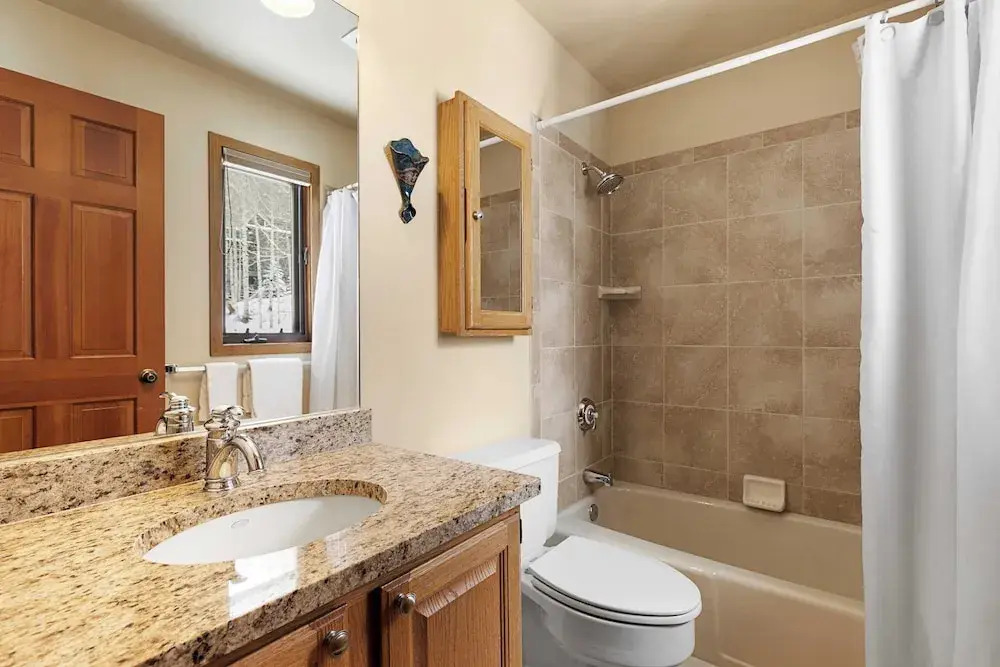 Riverside Condos B204 by Avantstay Condo Close To Downtown, Town Park & Ski Lift #8