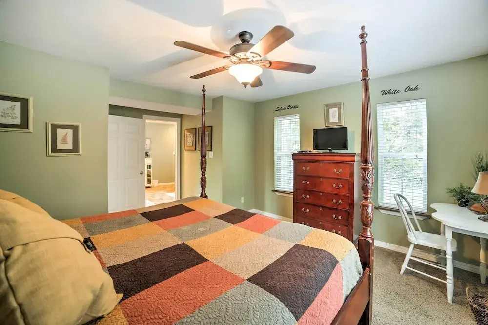 Hot Tub & Wooded Views: Lakefront Blue Eye Cottage