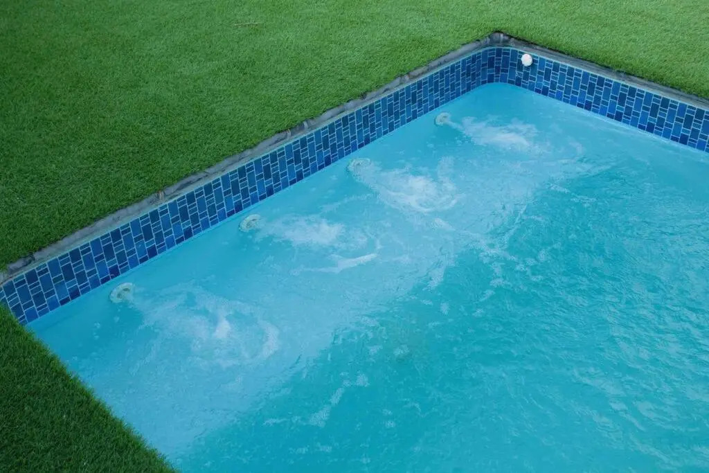 Cheerful 3- bedroom residential home with pool