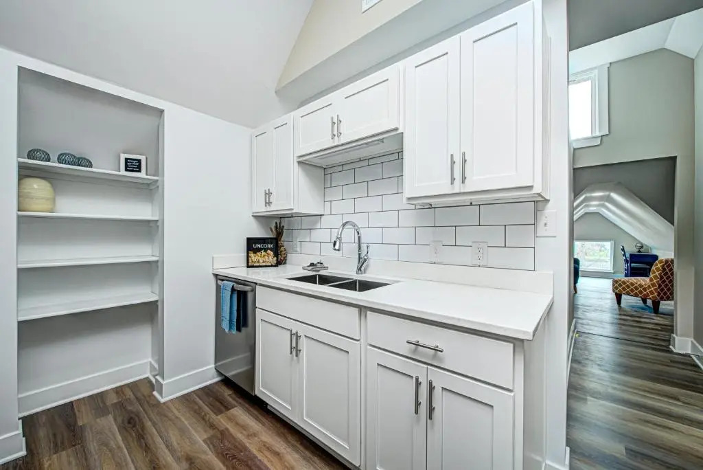 Stylish 1BR Condo 1 Mile To Downtown