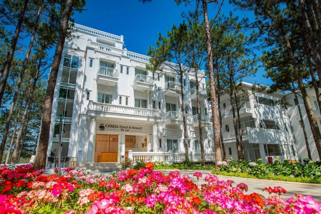 CEREJA Hotel & Resort Dalat