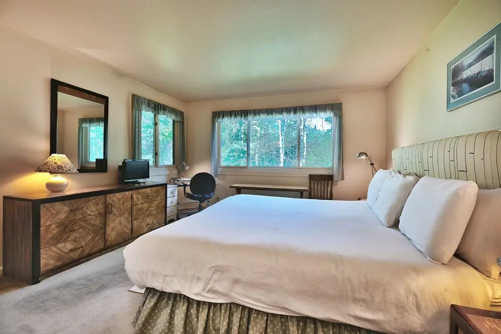 Snow Flower 148 2 Bedroom Condo by RedAwning