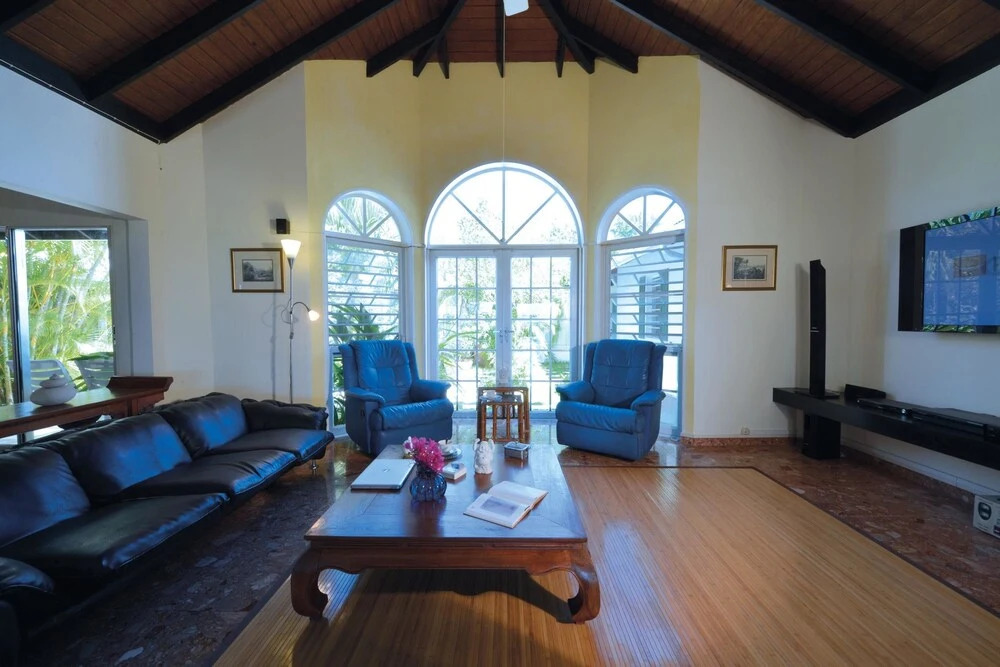 Ideal for Families, Gated Community Near Beaches, AC, Free Wifi, Concierge, Pool!