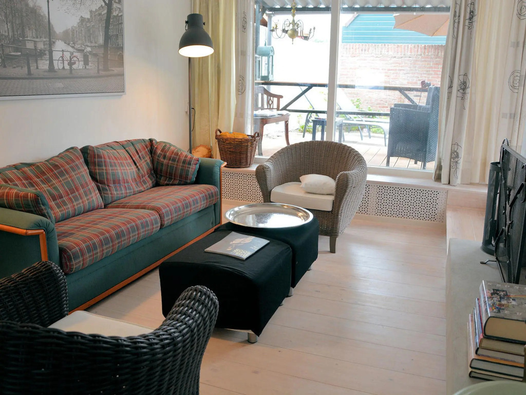 Holiday Home in Noordwijkerhout by Lake