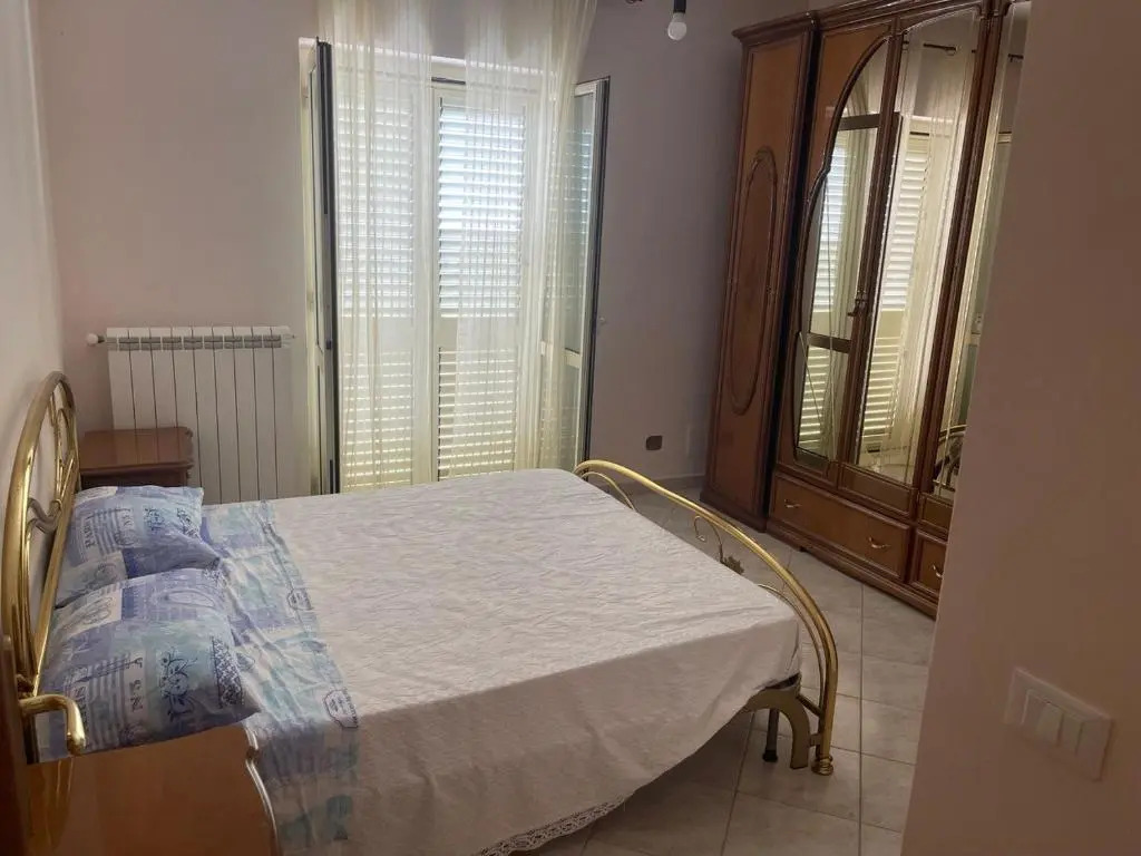 Confortevole e Luminoso Alloggio a Falerna 100mq con Free WiFi Free Parking