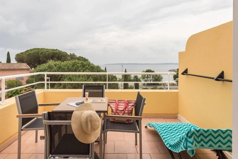 Luxury 4-person Riviera Sanctuary