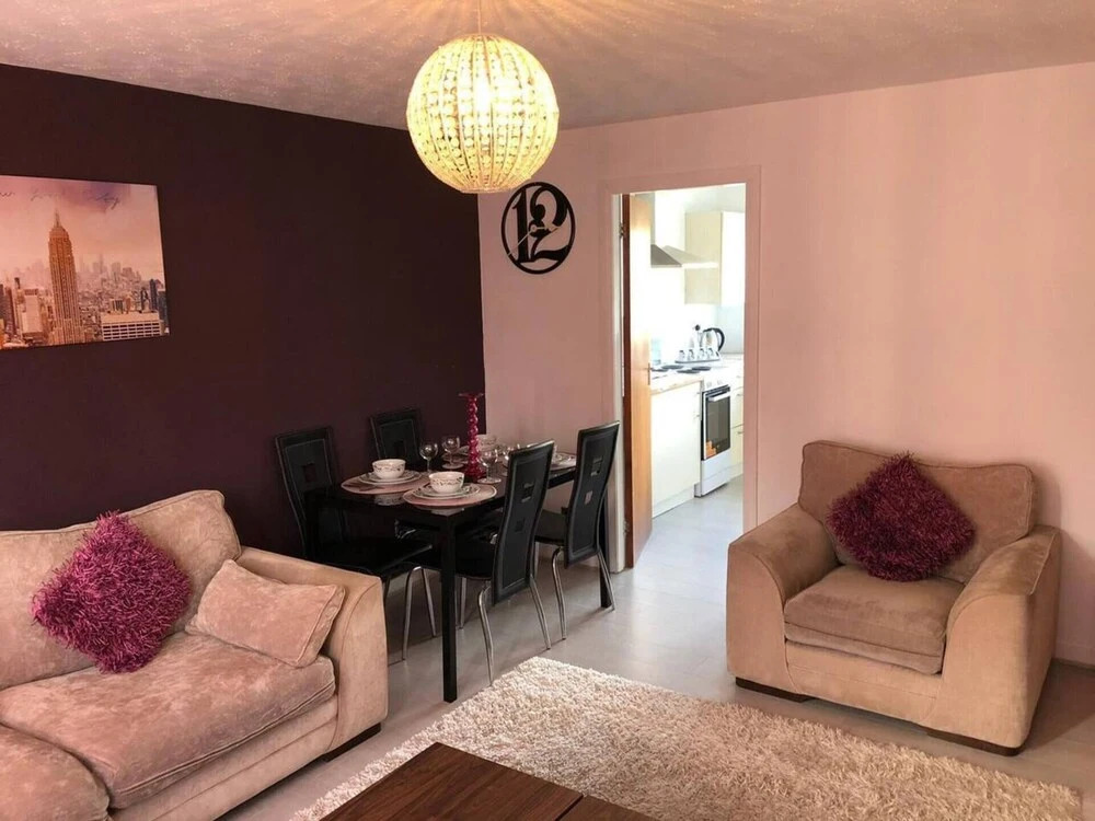 Stunning 2-bed Serviced Selfcatering Apartment