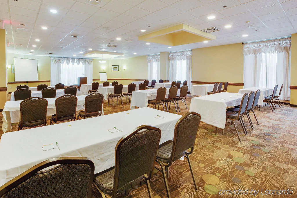 La Quinta Inn & Suites Pittsburgh North - McKnight