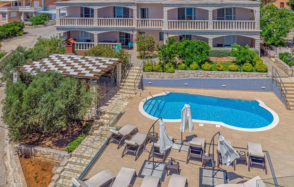 Beautiful Home in Prizba With Wifi, 2 Bedrooms and Outdoor Swimming Pool
