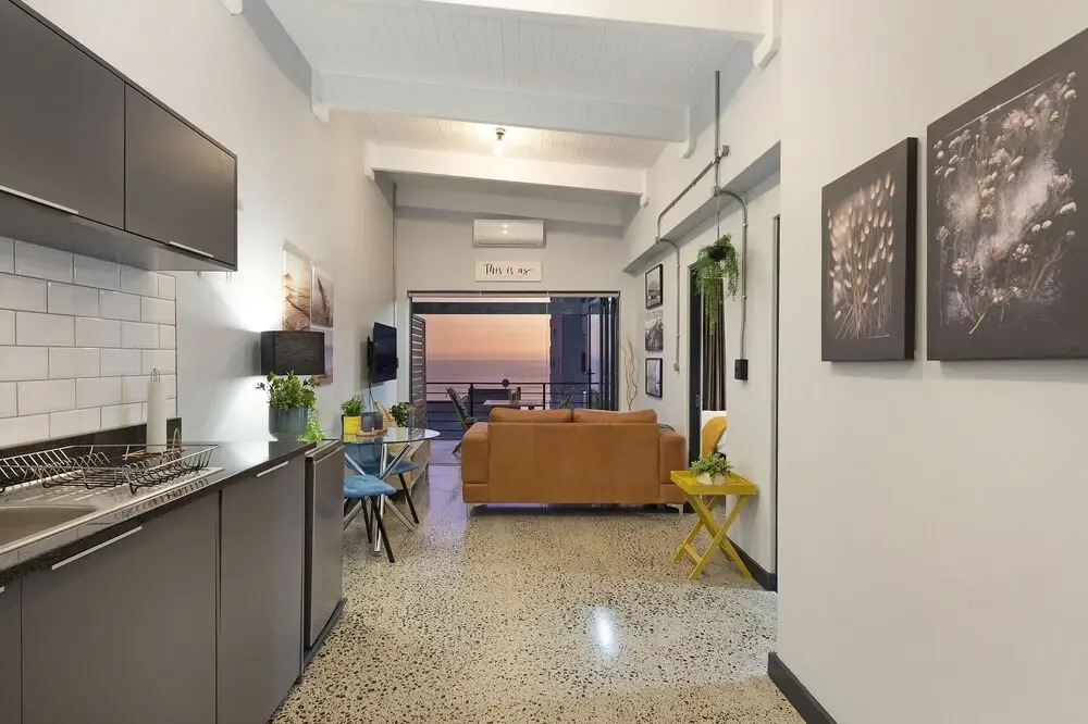 Manhattan On Coral Apartments