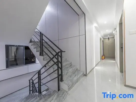 The Four Seasons Apartment