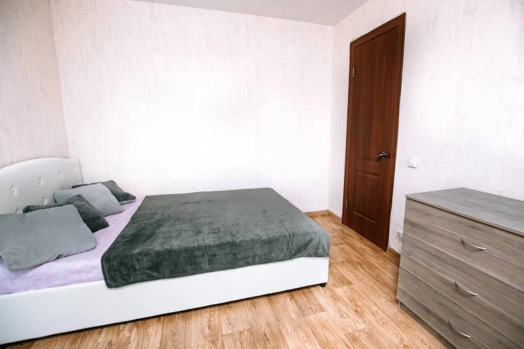 Dzerzhinskogo 10 Dvuhkomnatnye apartamenty v tsentre rjadom s KuzGTU