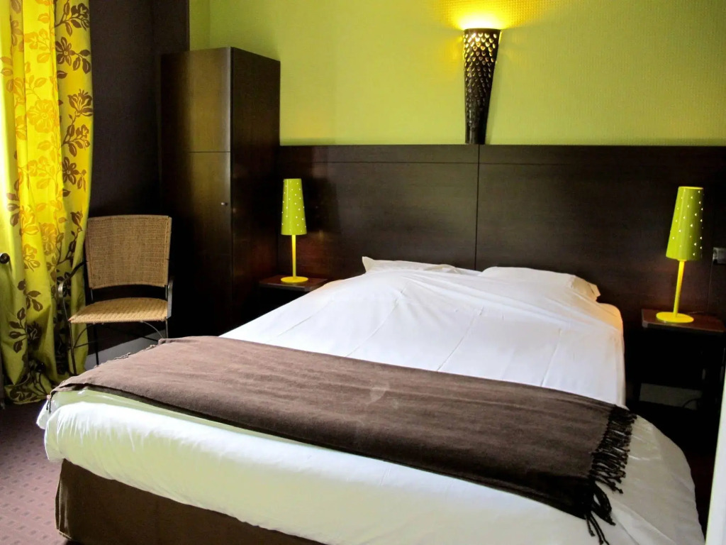 Logis Hôtel Deshors-Foujanet