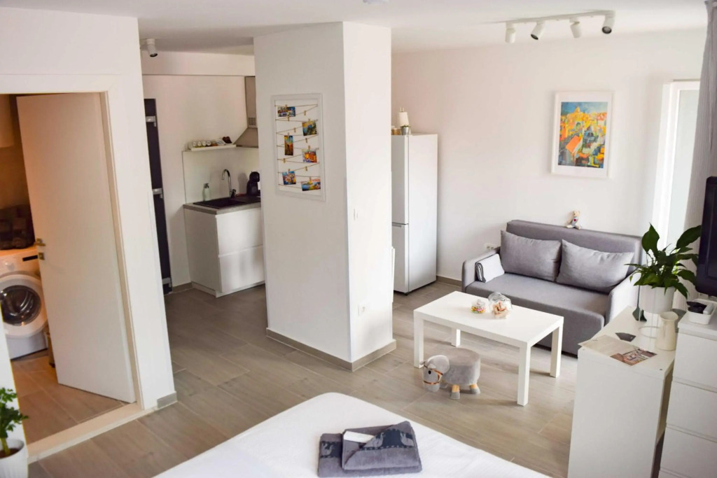 Studio Apartments Anija