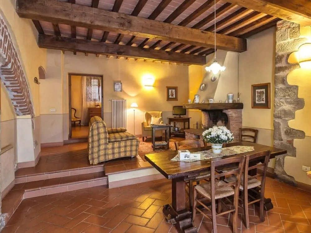Attractive apartment in typical Tuscan style