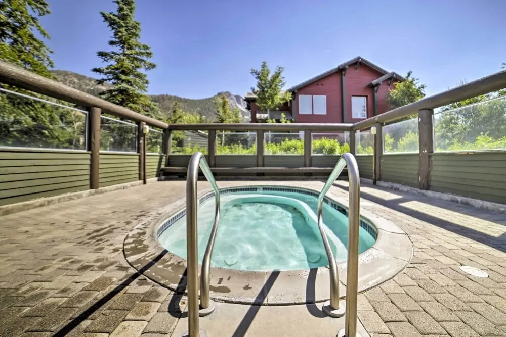 Mammoth Lakes Vacation Rental w/ Community Hot Tub
