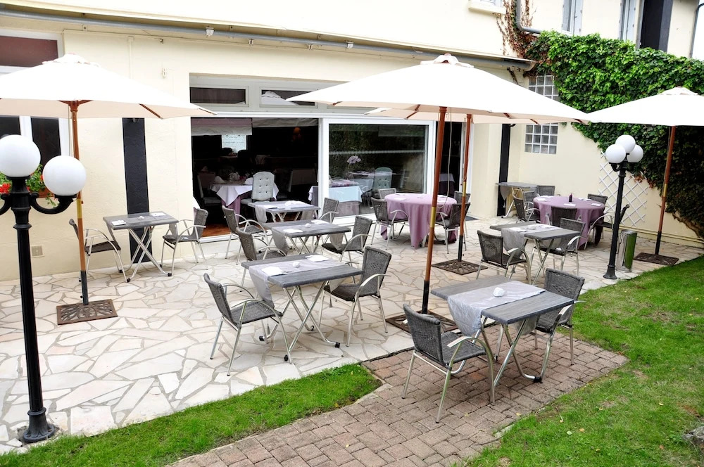 Logis Hôtel-Restaurant La Croix Couverte