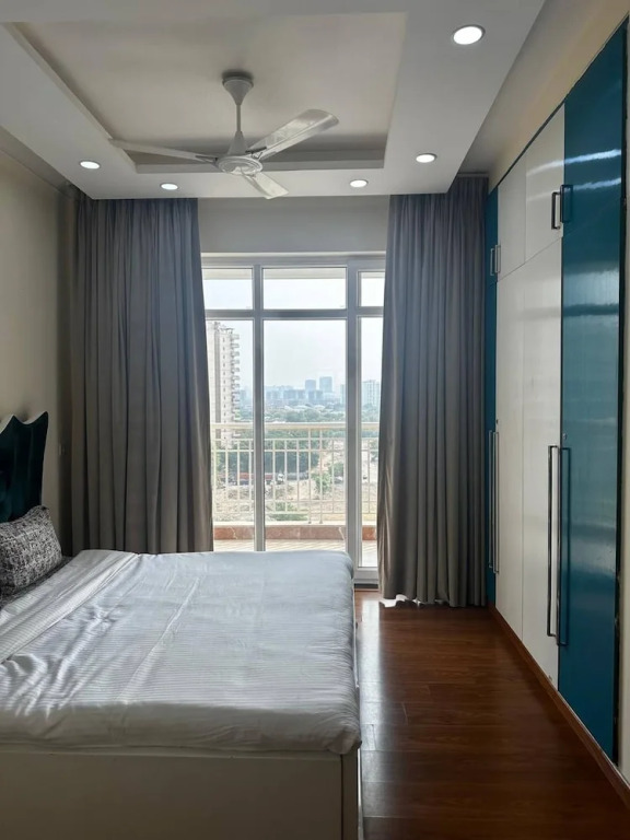 Luxurious Gurugram Apartment for Rent - Entire House With City & Garden Views