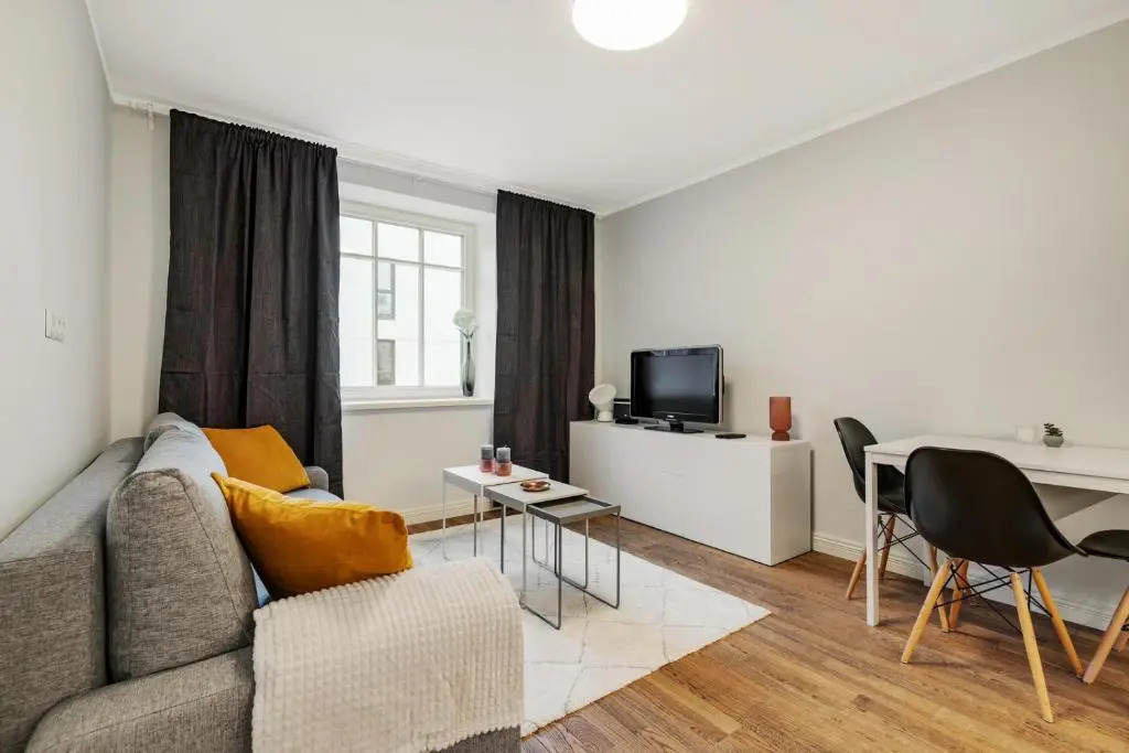 New 1BR in superb location. Free parking & WIFI