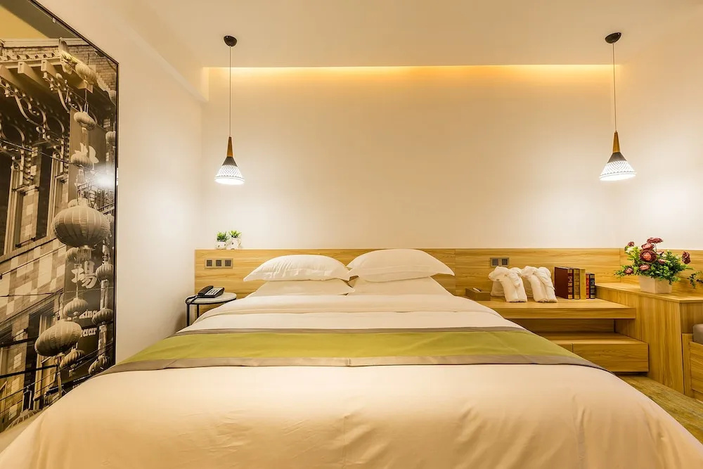 Q Hotel